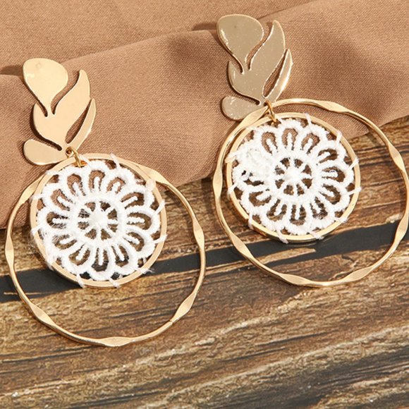 **NEW! Gorgeous Gold Abstract Leaf & Webbed Hoop Earrings - GREAT GIFT - Picture 7 of 7